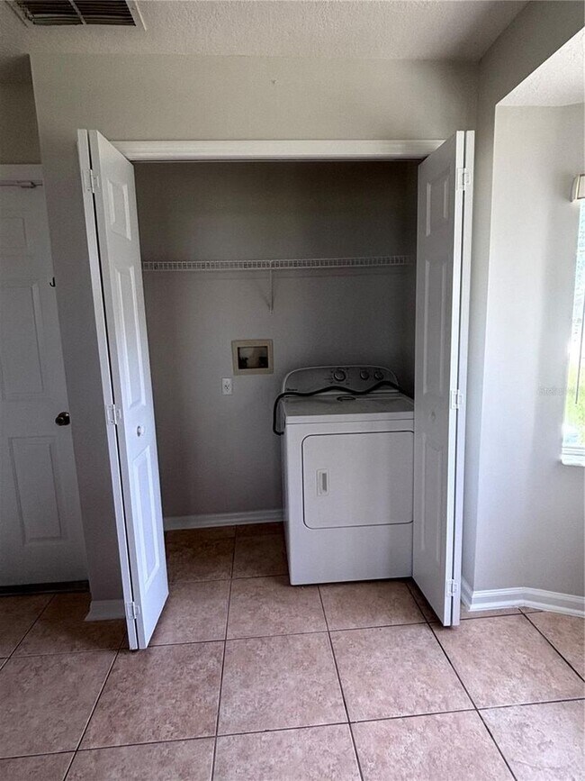 Building Photo - Davenport Home
