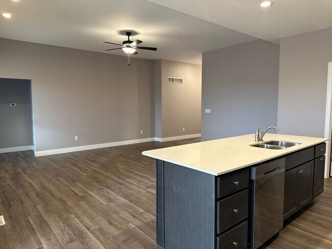 Building Photo - Castles Pines Duplex