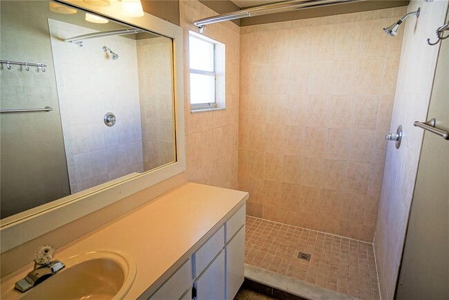 Building Photo - 11110 Windpoint Dr