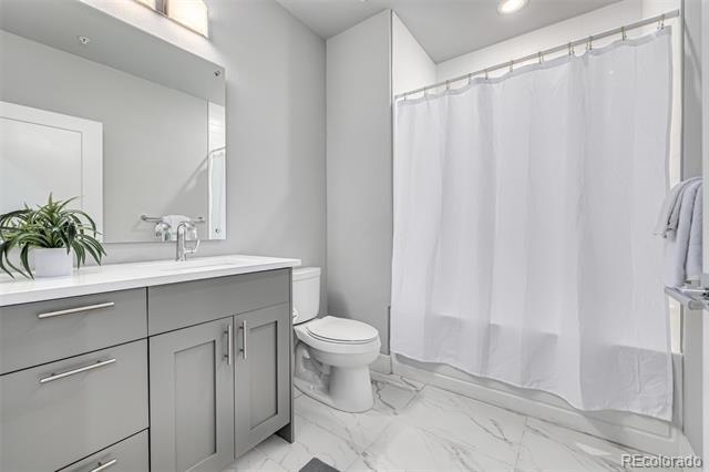 Building Photo - 6618 E Lowry Blvd