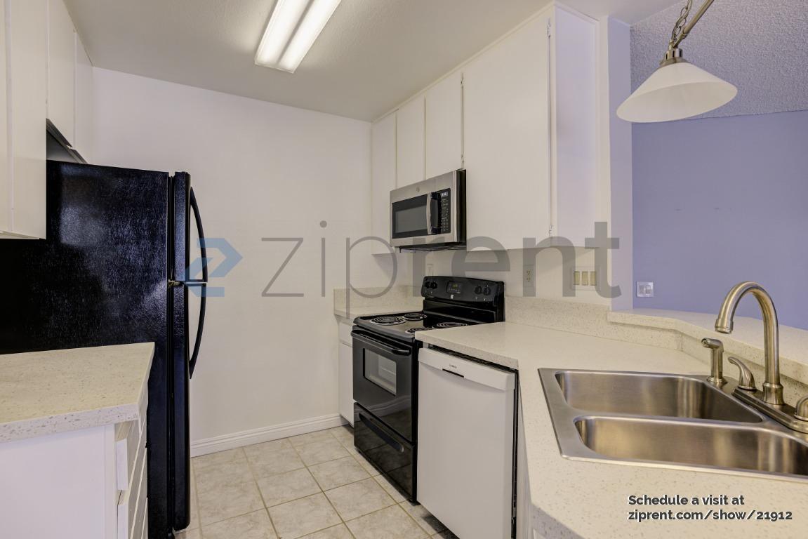 Building Photo - Unit 10