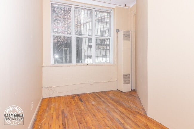 Building Photo - 175 Stockholm St