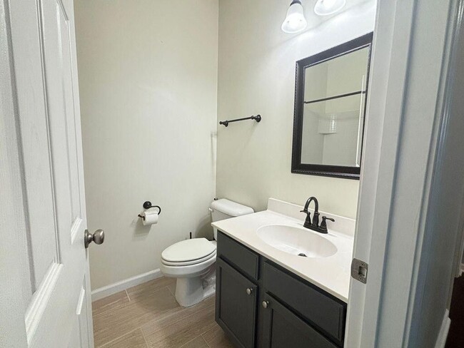 Building Photo - Available Now-Beautiful 4 BR/3BA Home