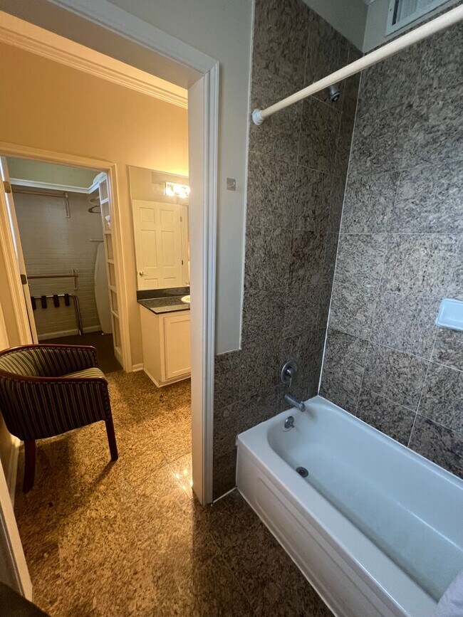 Building Photo - Bendel Gardens Apartment