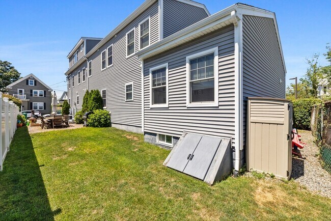 Building Photo - 12 Revere Pl