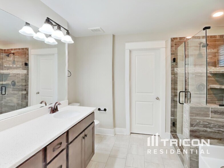 Building Photo - 1406 Cotillion Dr