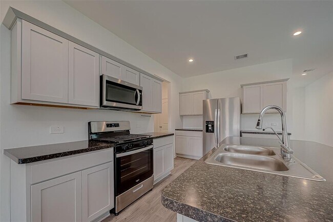 Building Photo - 24330 Elmwood Falls Dr