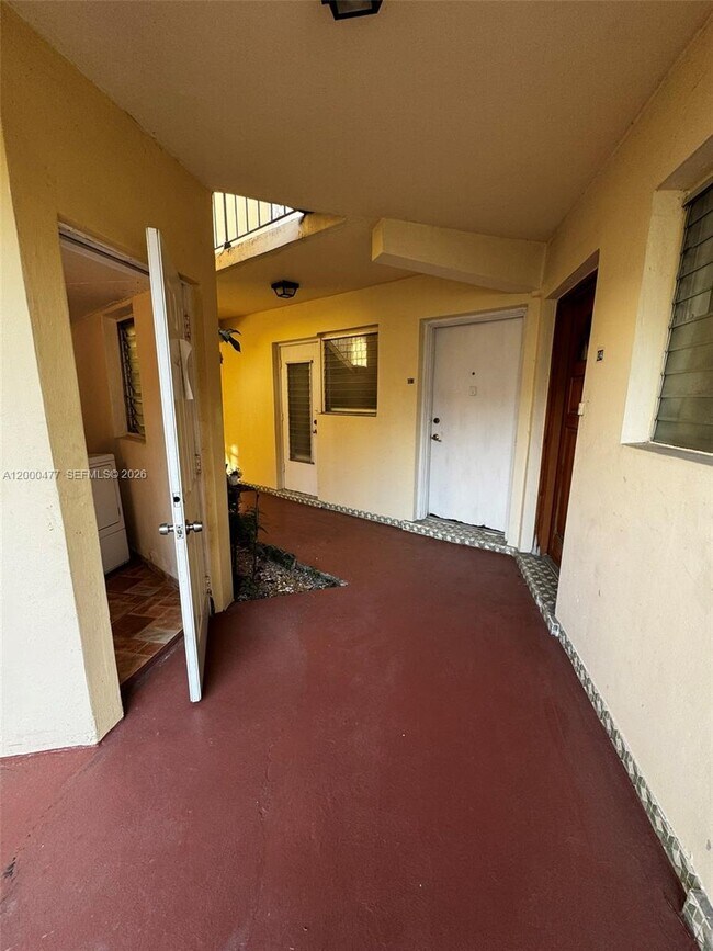 Building Photo - 1601 NE Miami Gardens Dr