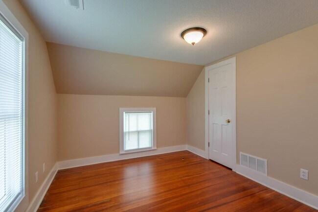 Building Photo - Country House in the Rock Creek School Dis...