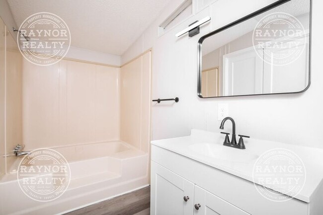 Building Photo - 72 Abbey Way