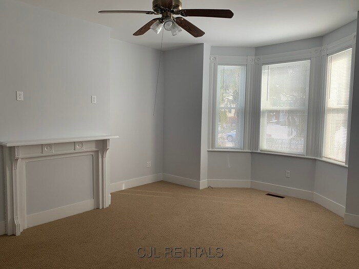 Building Photo - 275 Crescent St