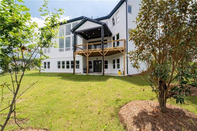 Building Photo - 4510 Hawthorn Cir
