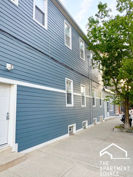 Building Photo - 1900 S Throop St