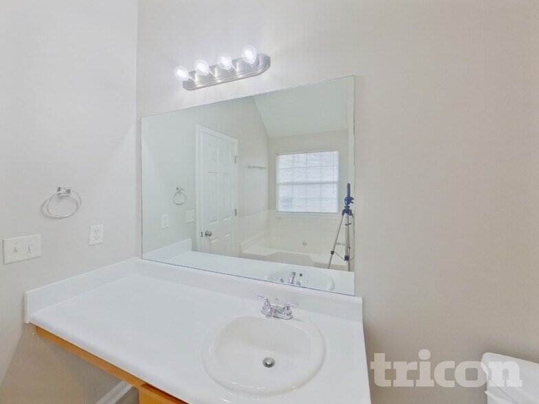 Building Photo - 5515 Sapphire Cir