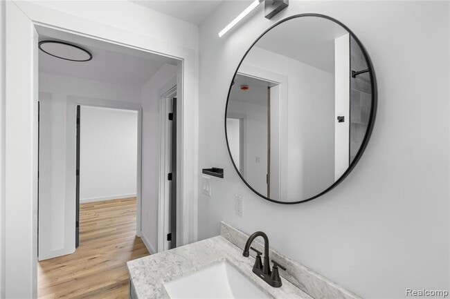 Building Photo - 1445 N Seymour Rd