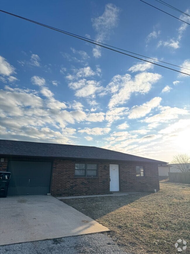 Building Photo - Updated 2 Bedroom Duplex in Republic, MO!