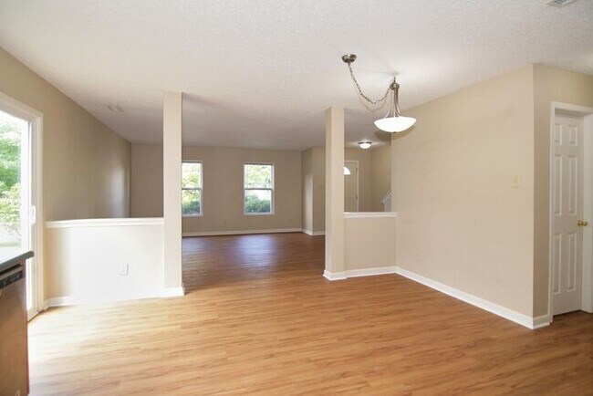 Building Photo - LOVELY 3 BEDROOM, 2.5 BATHROOM HOME IN DESIRABLE NOBLESVILLE!