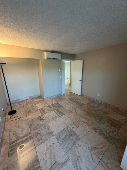 Guest Bedroom (2) - 2025 Lakewood Club Dr S