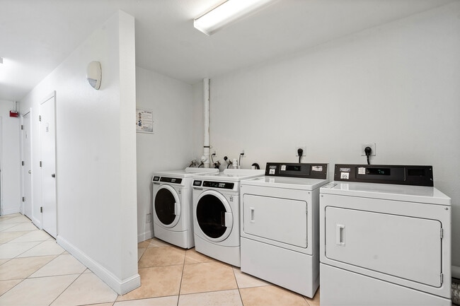 Building Photo - 2881 NE 32nd St