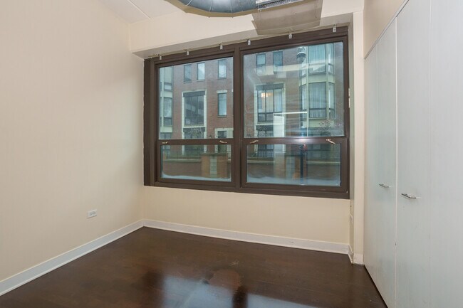 Building Photo - 660 W Wayman St