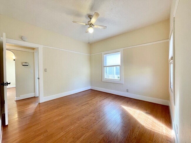 Building Photo - 4941 10th Ave