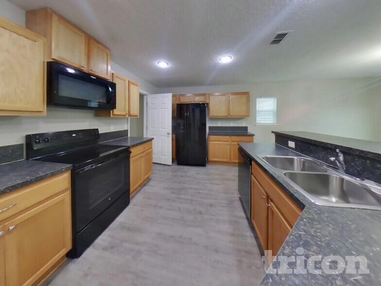 Building Photo - 12034 Alexandra Dr