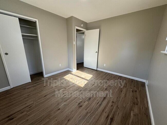 Building Photo - 1240 Pamela Dr