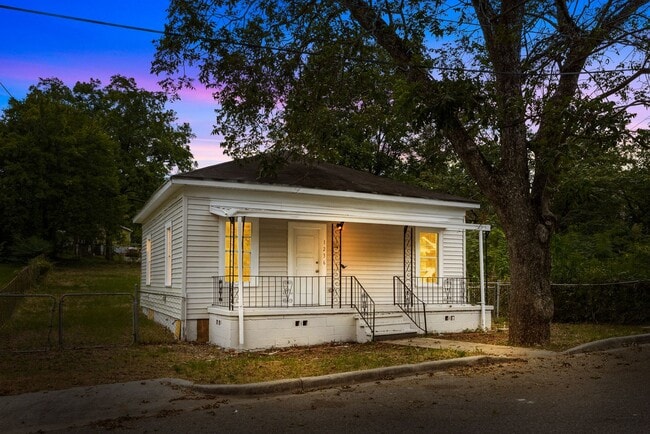 Primary Photo - Charming 2 Bedroom, 2 Bathroom house