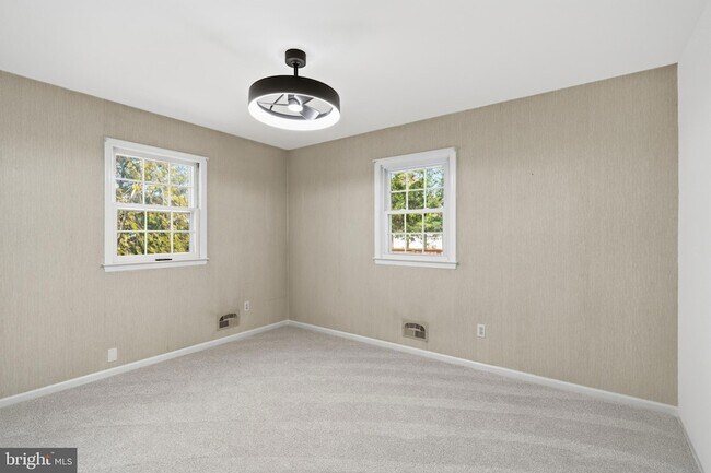 Building Photo - 218 Holly Ave