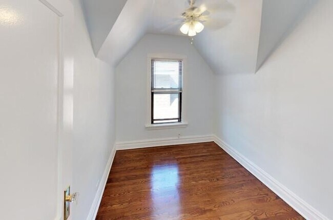 Building Photo - 5709 W Dakin St