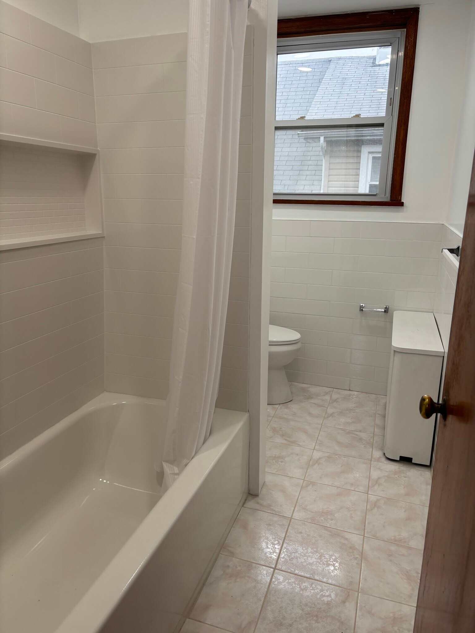 2nd floor bathroom - 209 Fern Ave