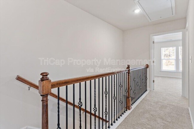 Building Photo - 313 White Oak Ridge Dr