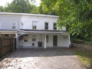 Building Photo - Home with Central Air Next to Park