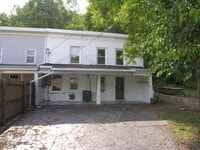 Building Photo - Home with Central Air Next to Park