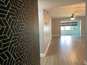 Building Photo - Beautifully renovated! 2 Bed, 2 Bath corne...