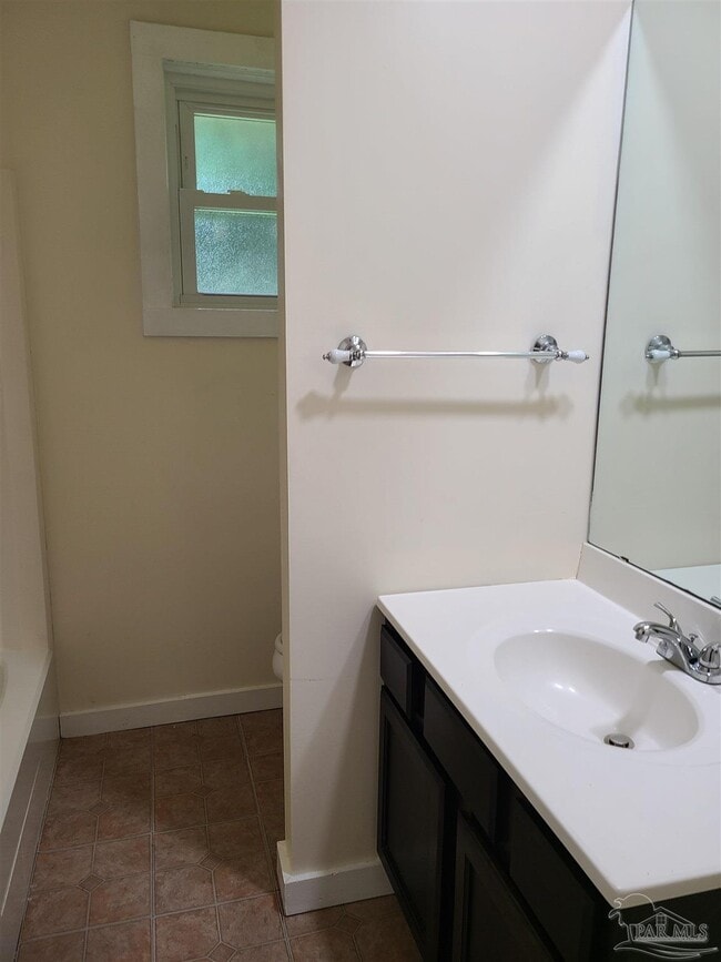 Building Photo - 4421 Bellview Ave