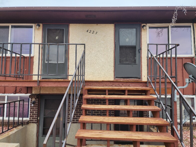 Primary Photo - 4223 Forrest Hill Rd