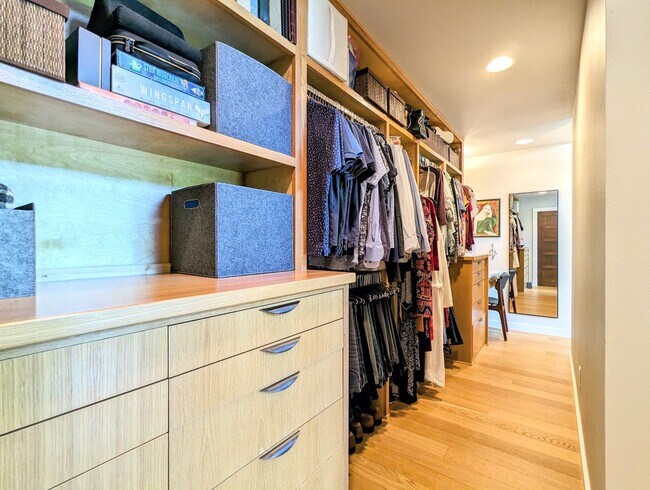 Building Photo - Remodeled Home Next To Zilker Park - 3 BR / 2 BA