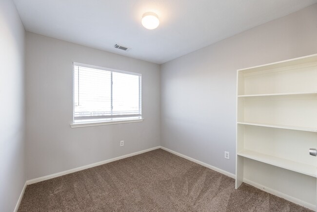 Building Photo - 727 Richview Dr