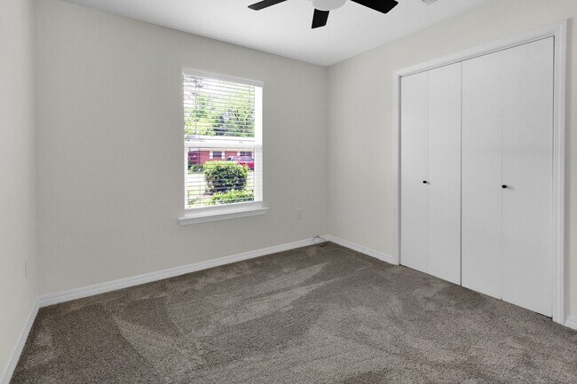 Building Photo - 3 Bedroom in Crestview!!