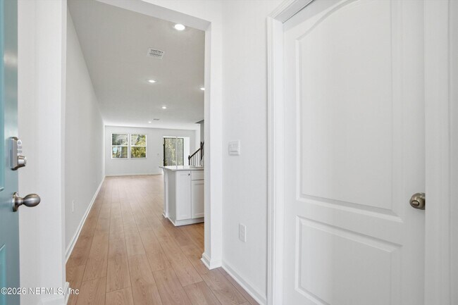 Building Photo - 32 Pasadena Dr