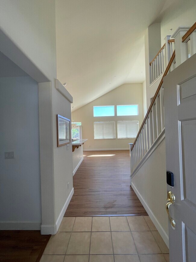 Building Photo - 557 Canyon Meadows Dr