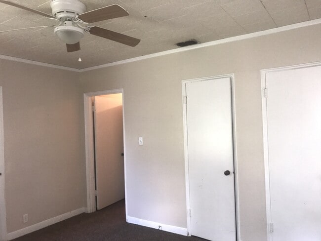 Building Photo - Cute 2 bedroom home!