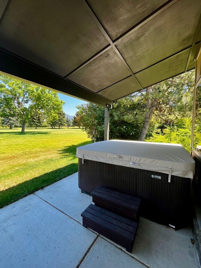 Building Photo - Executive Rental on Riverside Country Club...
