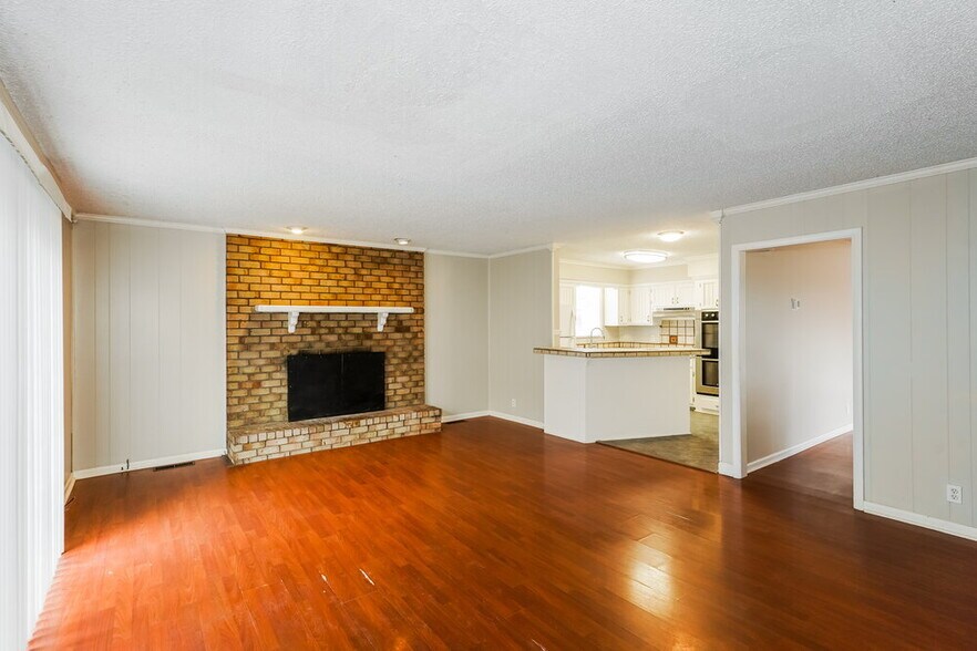 Building Photo - 204 Redondo Ct N