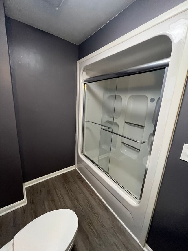 Building Photo - Three Bed, Two Bath with 2 Car Garage in N...