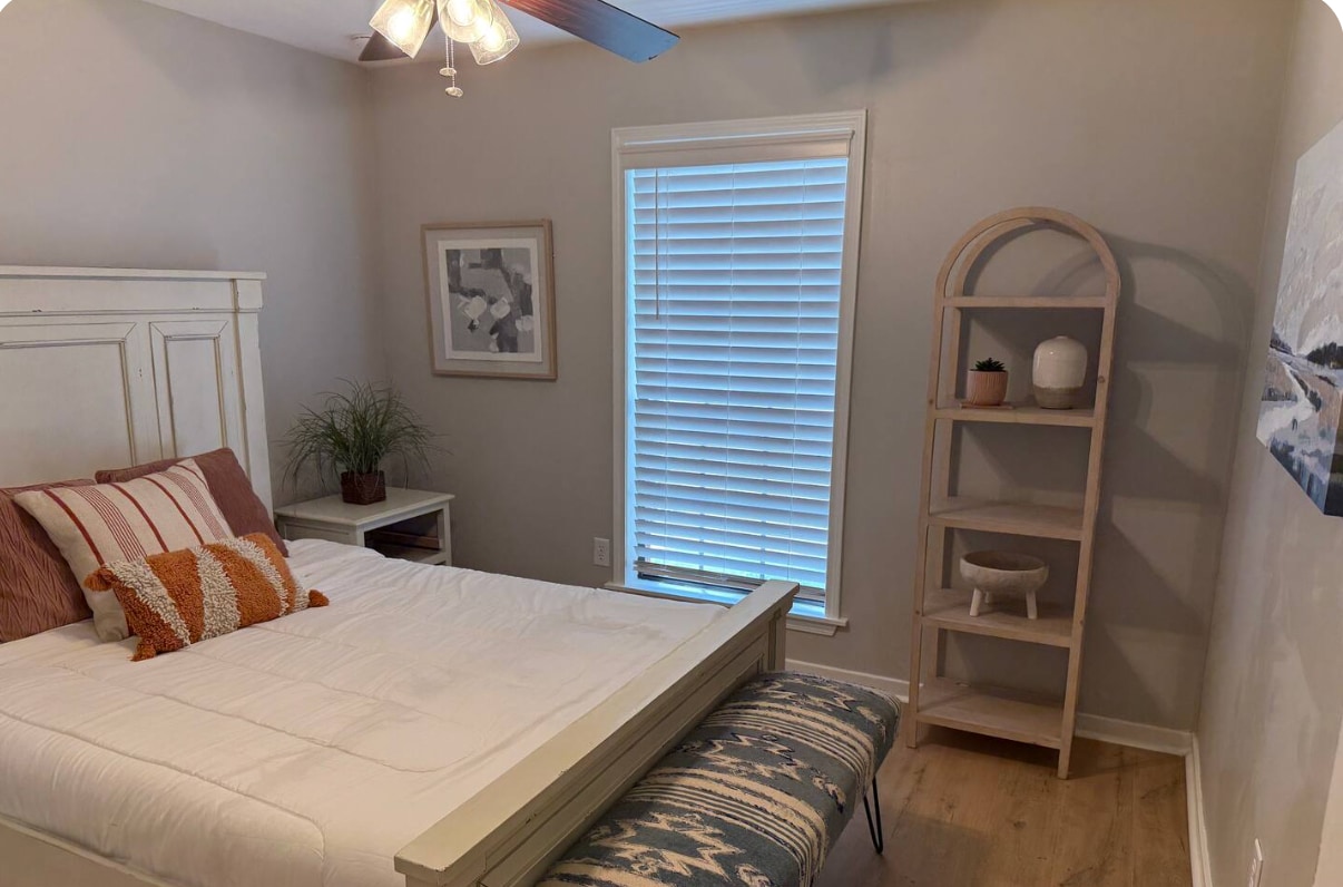 guest Queen Bedroom - 7008 Copper Cove
