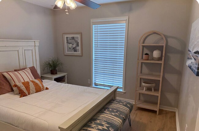 guest Queen Bedroom - 7008 Copper Cove