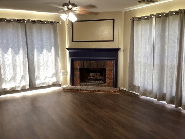 Building Photo - 2038 Greenwest Dr