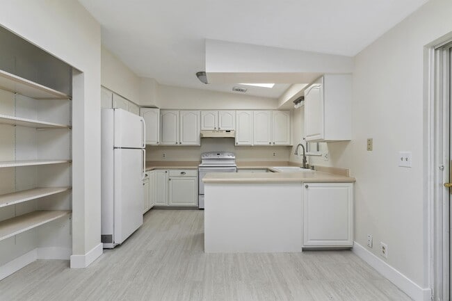 Building Photo - 7841 Da Vinci Dr